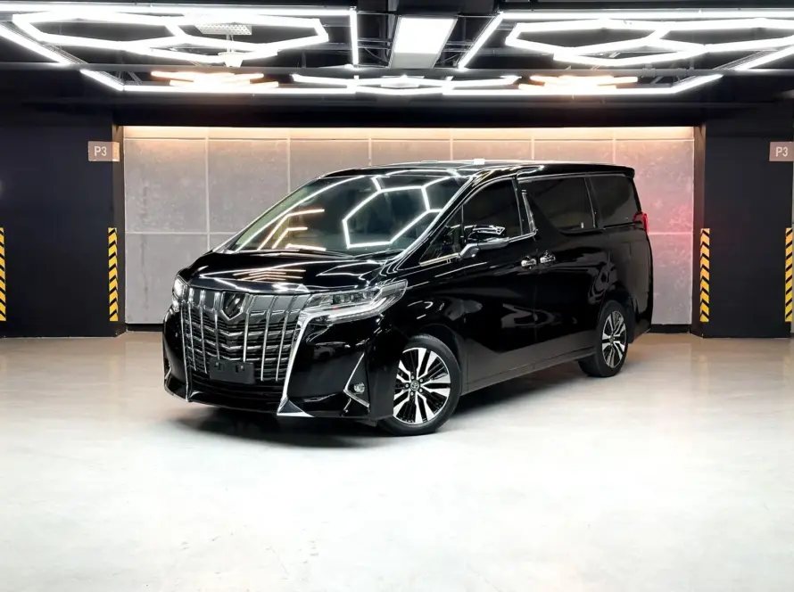 Toyota Alphard prepared for a Melbourne airport transfer