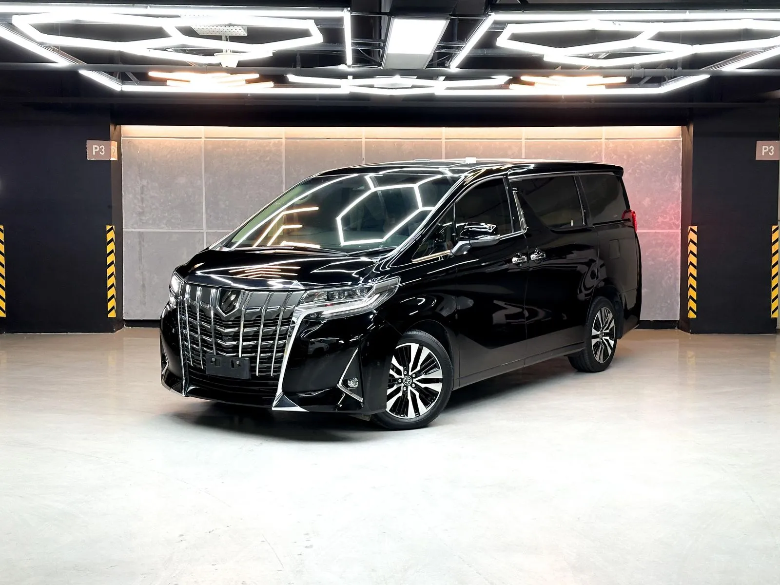 Toyota Alphard exterior