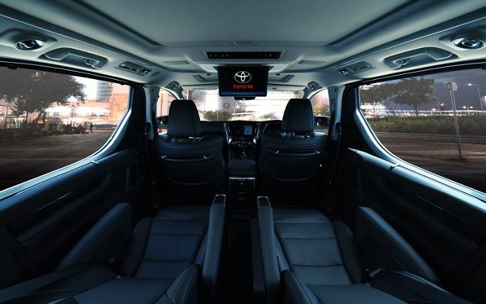 Toyota Alphard interior