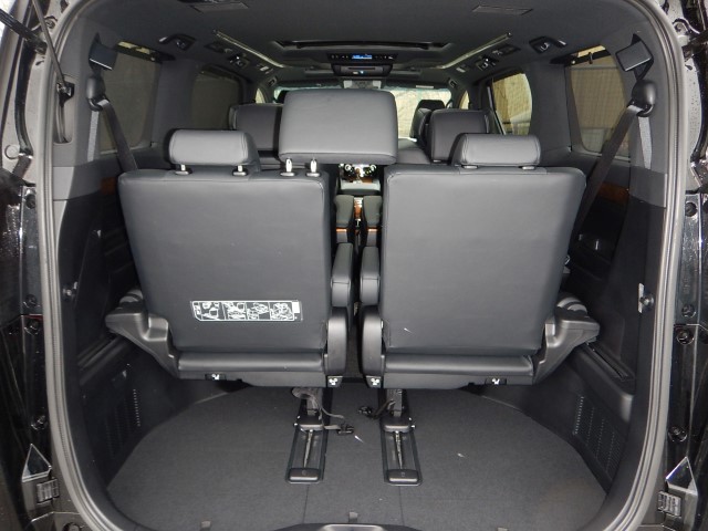Toyota Alphard luggage