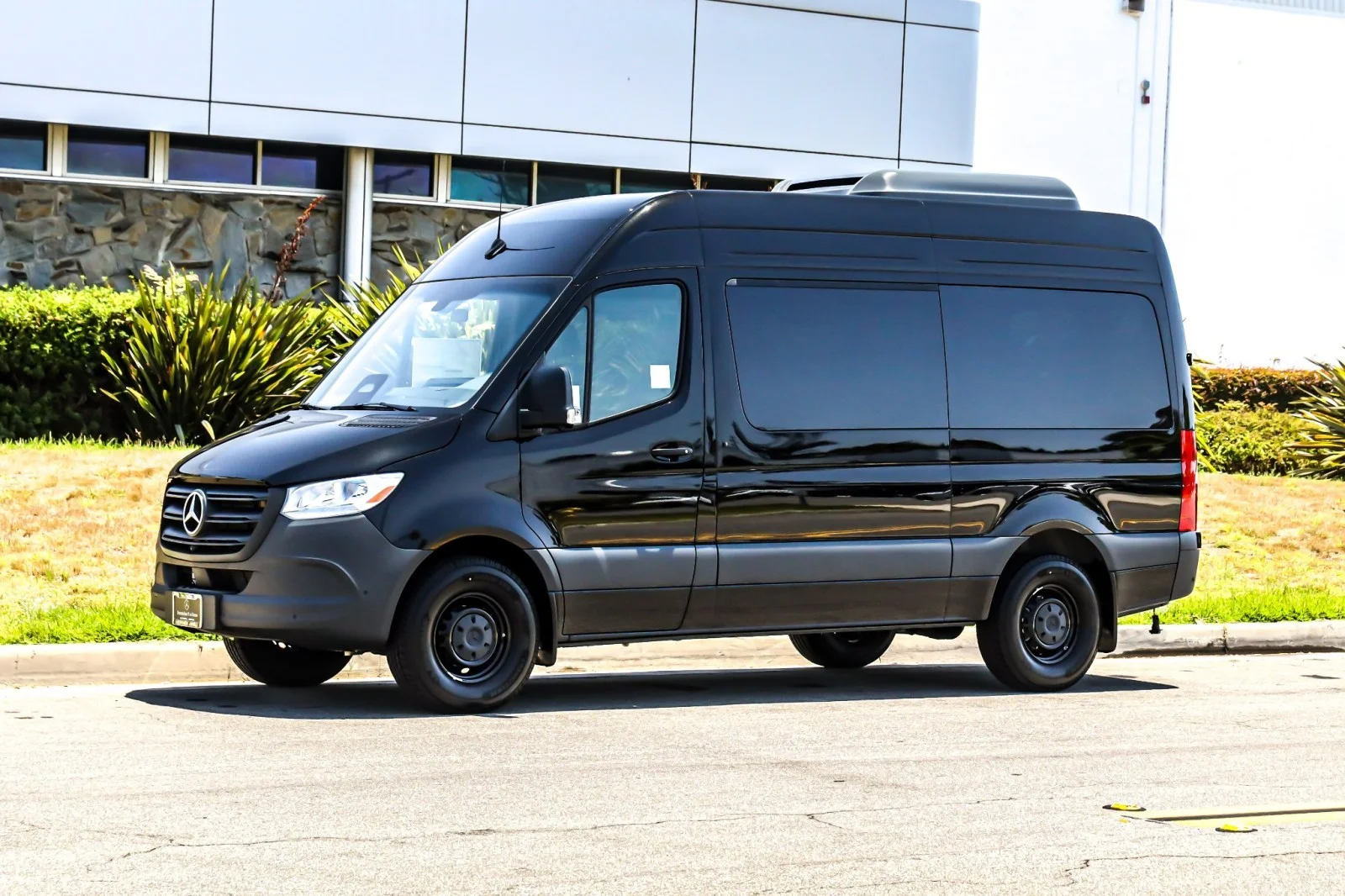 Mercedes-Benz Sprinter exterior